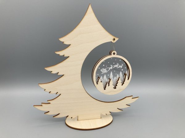 Tannenbaum mit Weihnachtsanhänger
