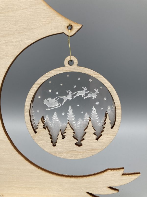 Tannenbaum mit Weihnachtsanhänger – Bild 3